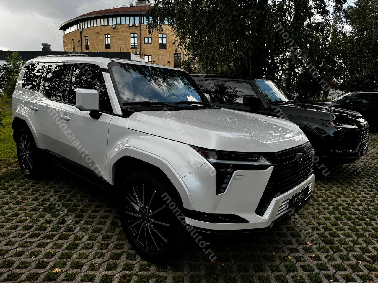Выбирай автомобиль с умом - автосалон MONZA, выбирай качество и надежность! Купить Lexus GX 550 комплектация Luxury + 3.4 л. V6 Белый металлик в автосалоне MONZA