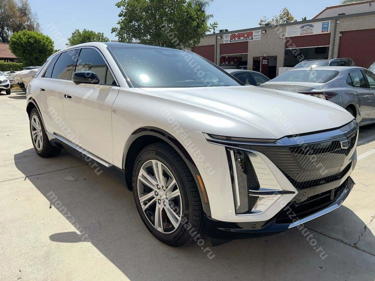 Новый Cadillac LyriQ, 2023 год, электромобиль, Белый перламутр Новый Cadillac LyriQ, 2023 год, электромобиль, Белый перламутр