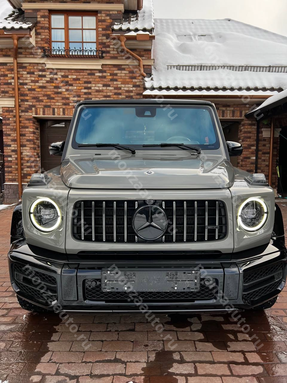 Посетите наш автосалон и ощутите уникальный опыт вождения на Mercedes-Benz G-Class AMG G63. В нашем автосалоне Monza Auto в Москве в наличии эксклюзивный автомобиль Mercedes-Benz G-Class AMG G63 2022 года выпуска. Приобретите эту элегантную и мощную модель, которая сочетает в себе изысканный дизайн и высокую производительность. Купить Mercedes-Benz G-Class AMG G63, 2022 год в Москве +7 (985) 226-12-17, автосалон Monza, новые автомобили в Monza, Monza купить Mercedes-Benz G-Class AMG G63, 2022 год в Москве +7 (962) 952-54-54, автосалон Monza +7 (985) 226-12-18, купить легковой автомобиль +7 (910) 441-04-01.