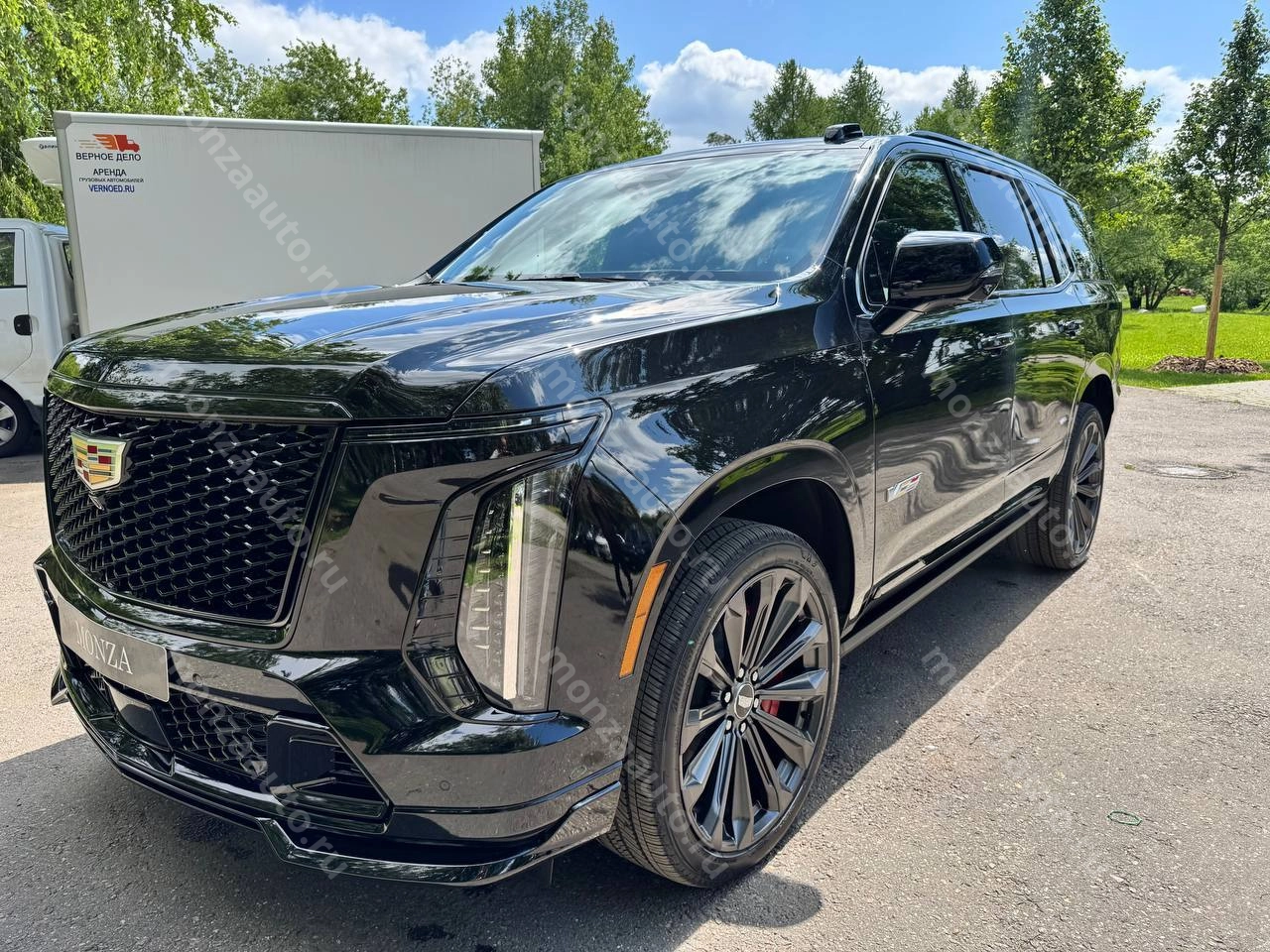 Купить Cadillac Escalade V-Series AWD в наличии. Все экраны на русском языке.  в автосалоне MONZA