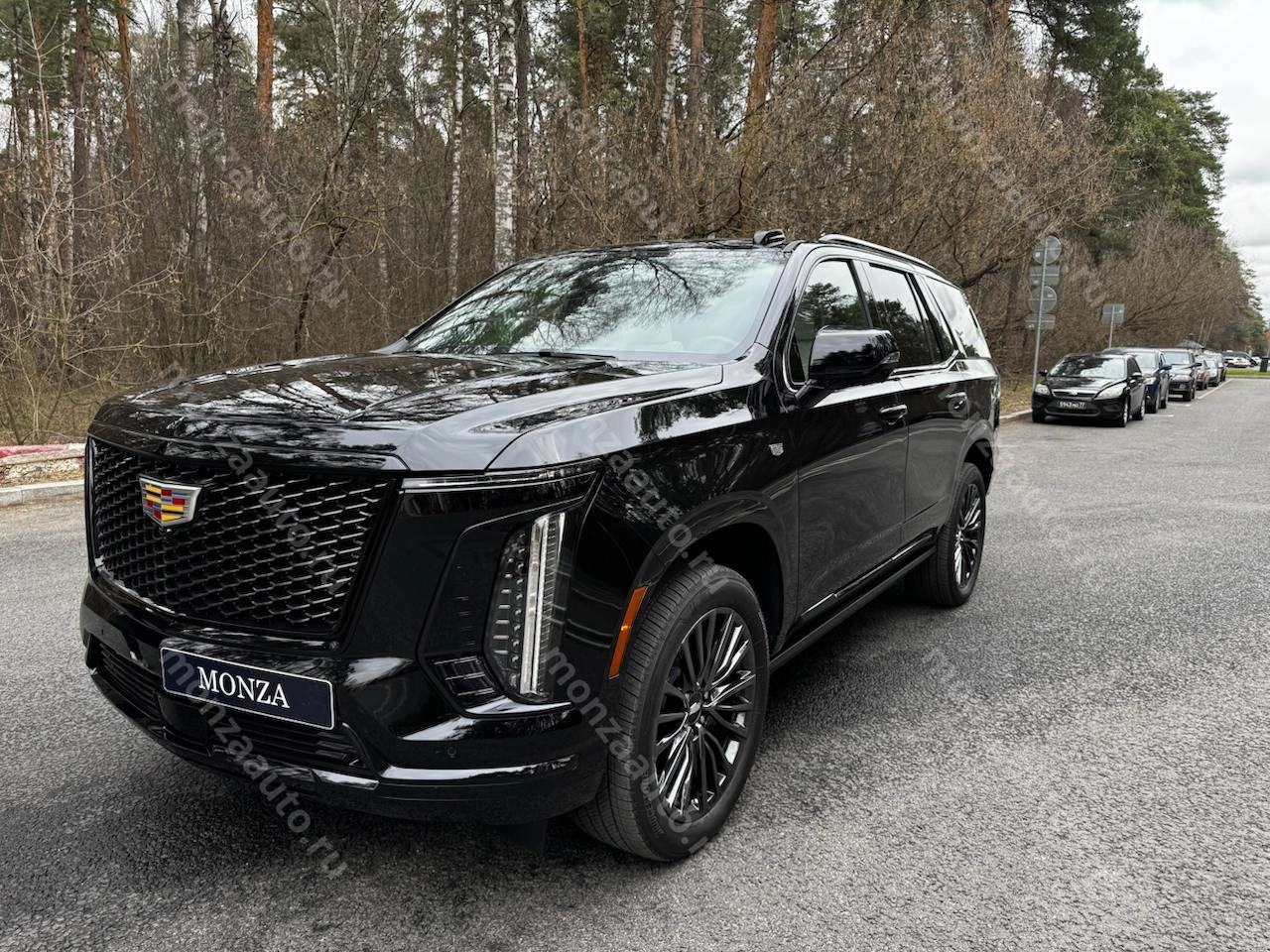 Купить Cadillac Escalade Комплектация : Sport Platinum Двигатель: 6.2 л. V8 Jet Black в автосалоне MONZA