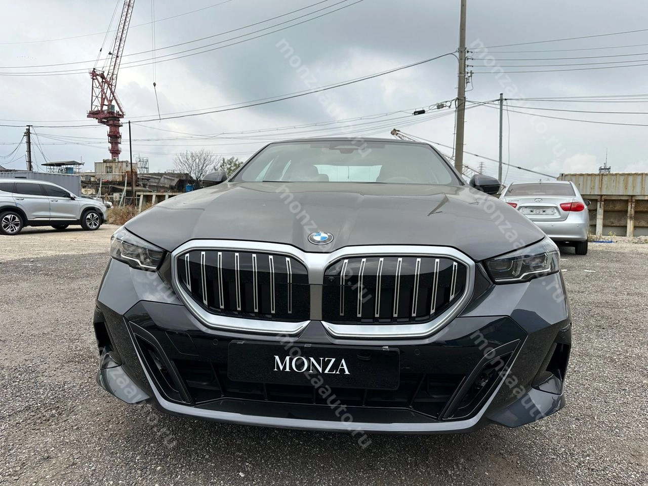 Уникальный и элегантный автомобиль BMW 530i xDrive G30 M-sport в пленительном цвете Sophite grey уже в пути! Купить BMW 530i xDrive G30 M-sport Цвет Sophite grey в автосалоне MONZA Откройте для себя комфорт и удовольствие от вождения вместе с BMW 530i xDrive G30 M-sport в цвете Sophite grey.