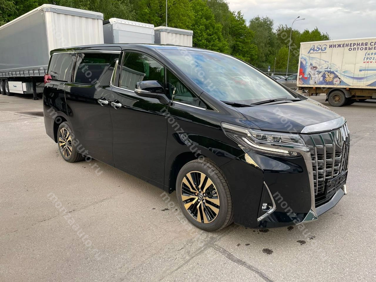 Купить Alphard Executive Lounge в автосалоне MONZA