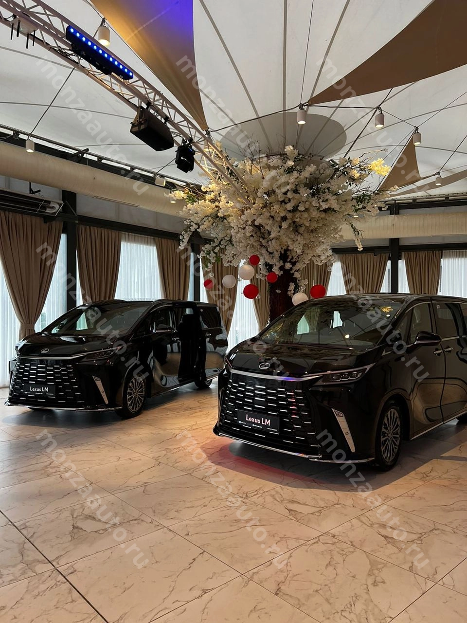 Lexus LM 2.5L Hybrid 2025 года с трансмиссией CVT и полным приводом 4WD. Это VIP-класс автомобиля, предлагающий комфорт и роскошь для 4 пассажиров. Эксклюзивный автомобиль Lexus LM 2.5L Hybrid, с трансмиссией CVT