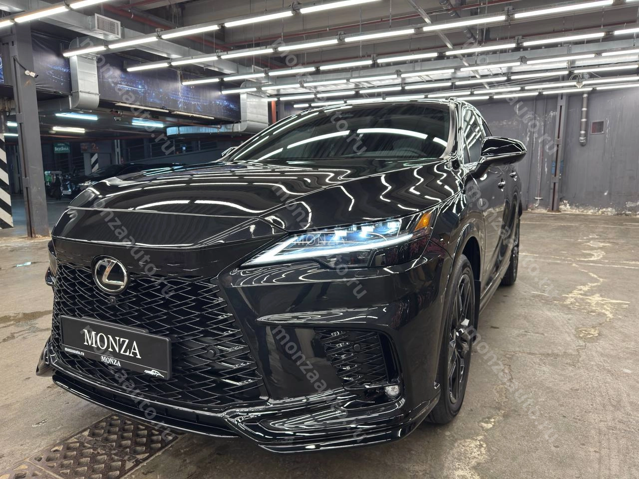 Купить Lexus RX350 в комплектации F Sport 3 ( максимальная ) в автосалоне MONZA