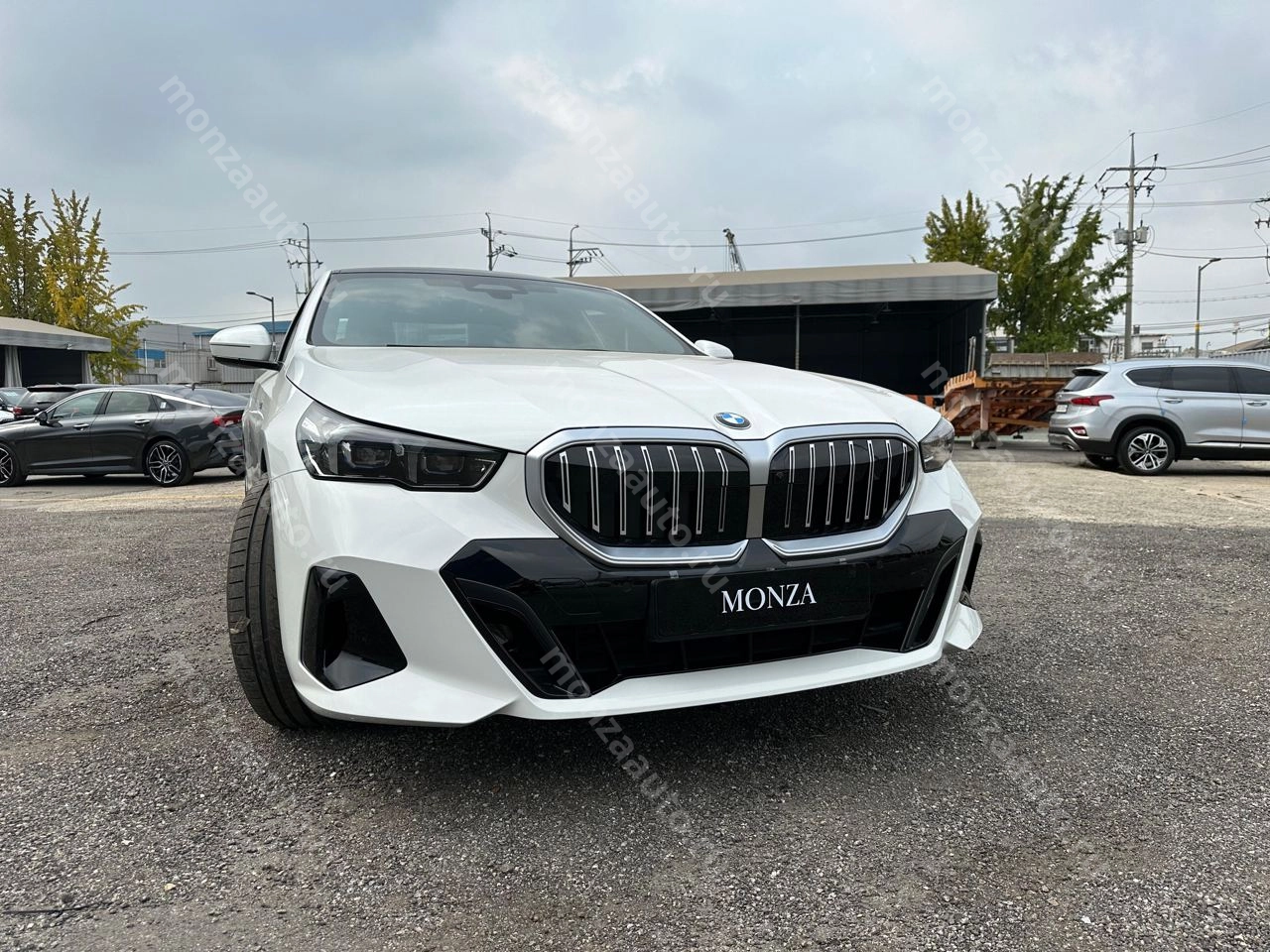 Приобрести новый BMW 530i xDrive G30 M-sport в цвете Белый перламутр.   Купить BMW 530i xDrive G30 M-sport Цвет Белый перламутр в автосалоне MONZA 