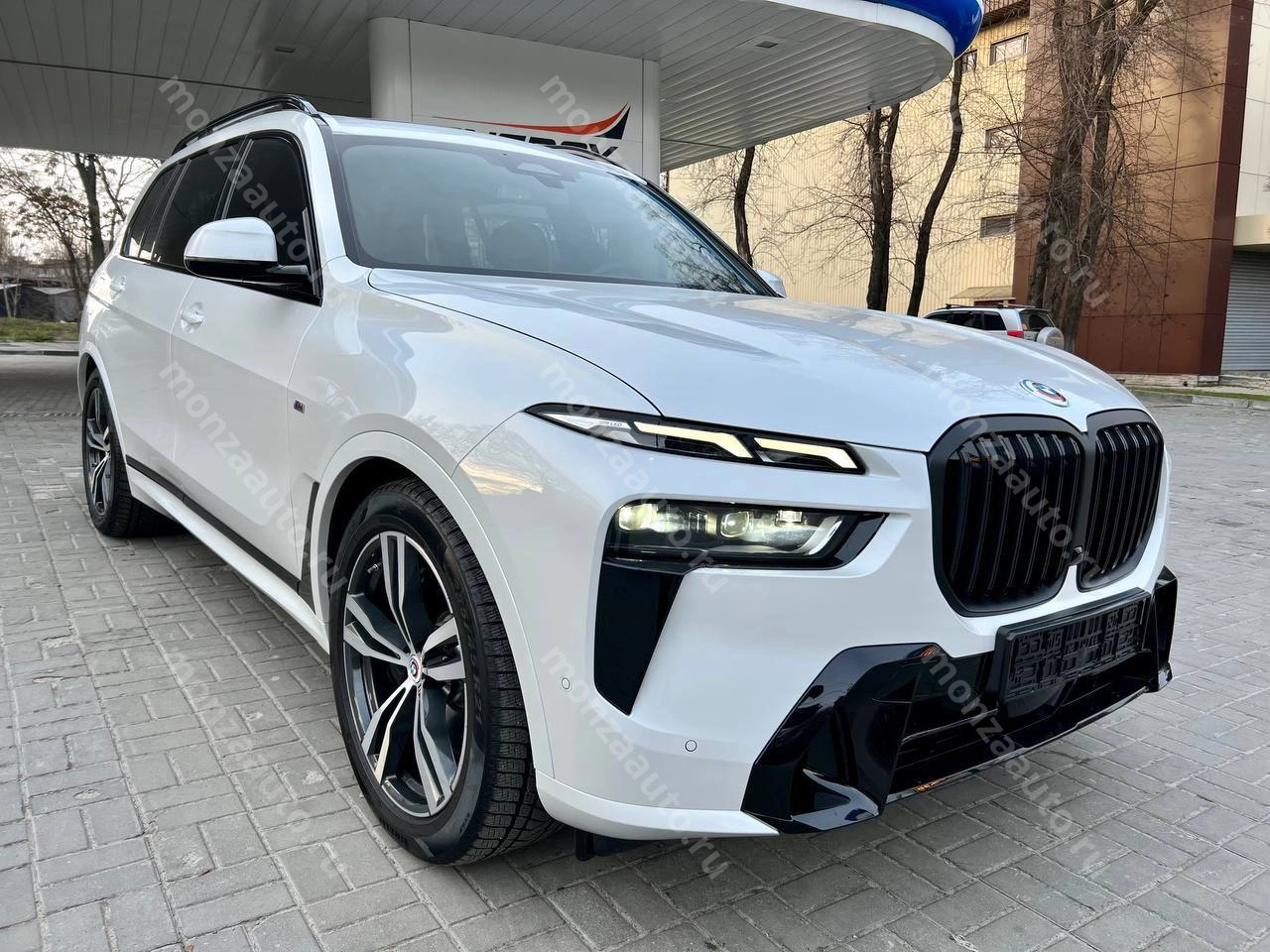 Выбирай автомобиль с умом - автосалон MONZA, выбирай качество и надежность! Купить BMW X7 xDrive40D в автосалоне MONZA