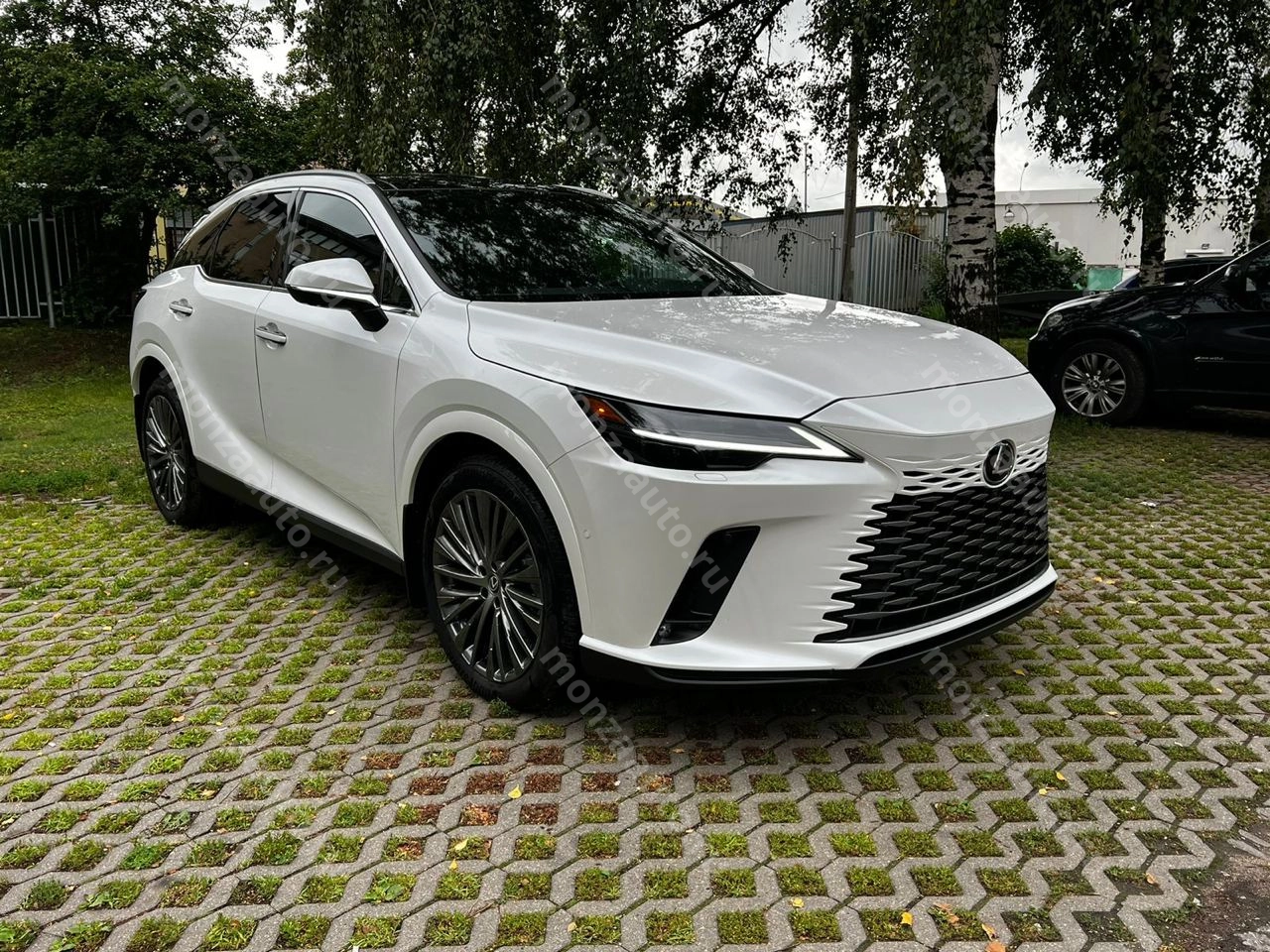 В наличии Lexus RX 350 в комплектации Executive в автосалоне MONZA 