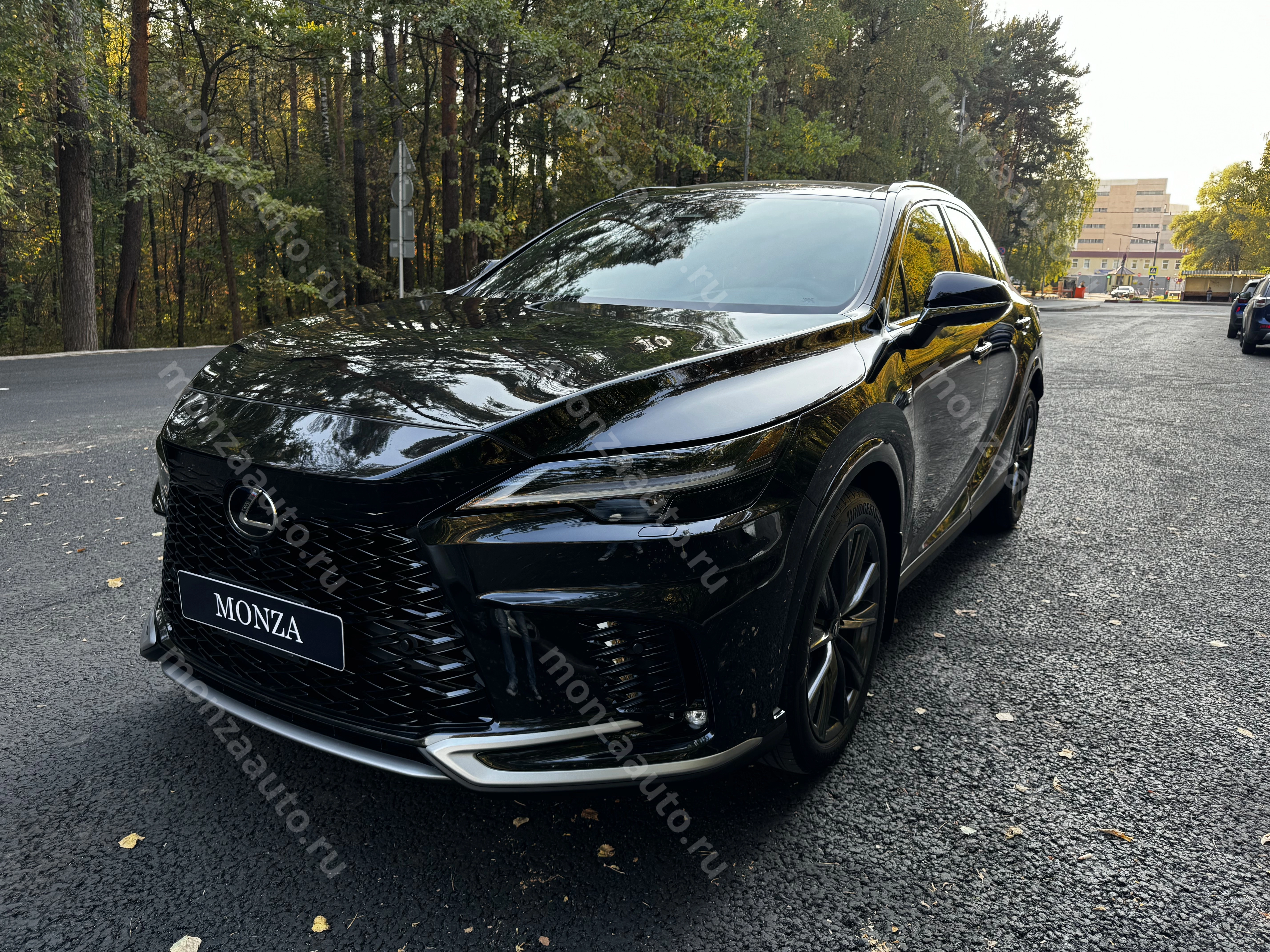 Купить Новый Lexus RX350 ( F Sport 3 ) в комплекте 2 ключа Внутренняя отделка NuLuxe в автосалоне MONZA
